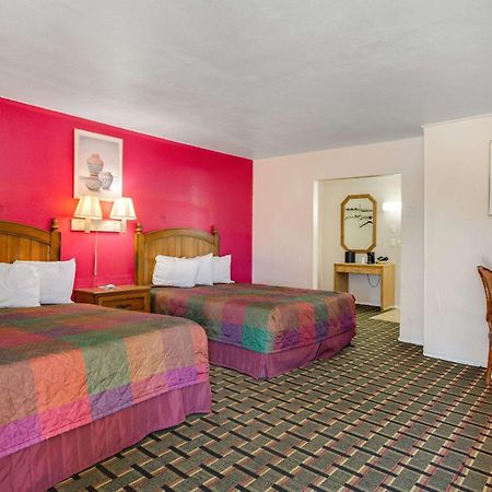 Rodeway Inn & Suites Raton Exterior foto