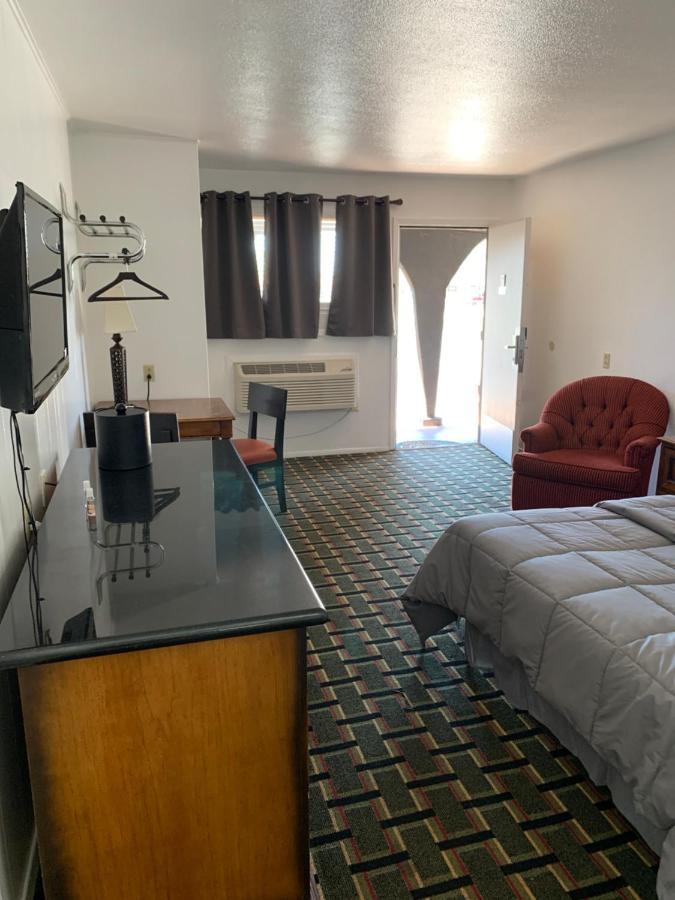 Rodeway Inn & Suites Raton Exterior foto
