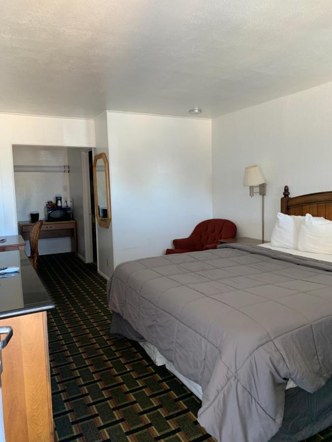 Rodeway Inn & Suites Raton Exterior foto